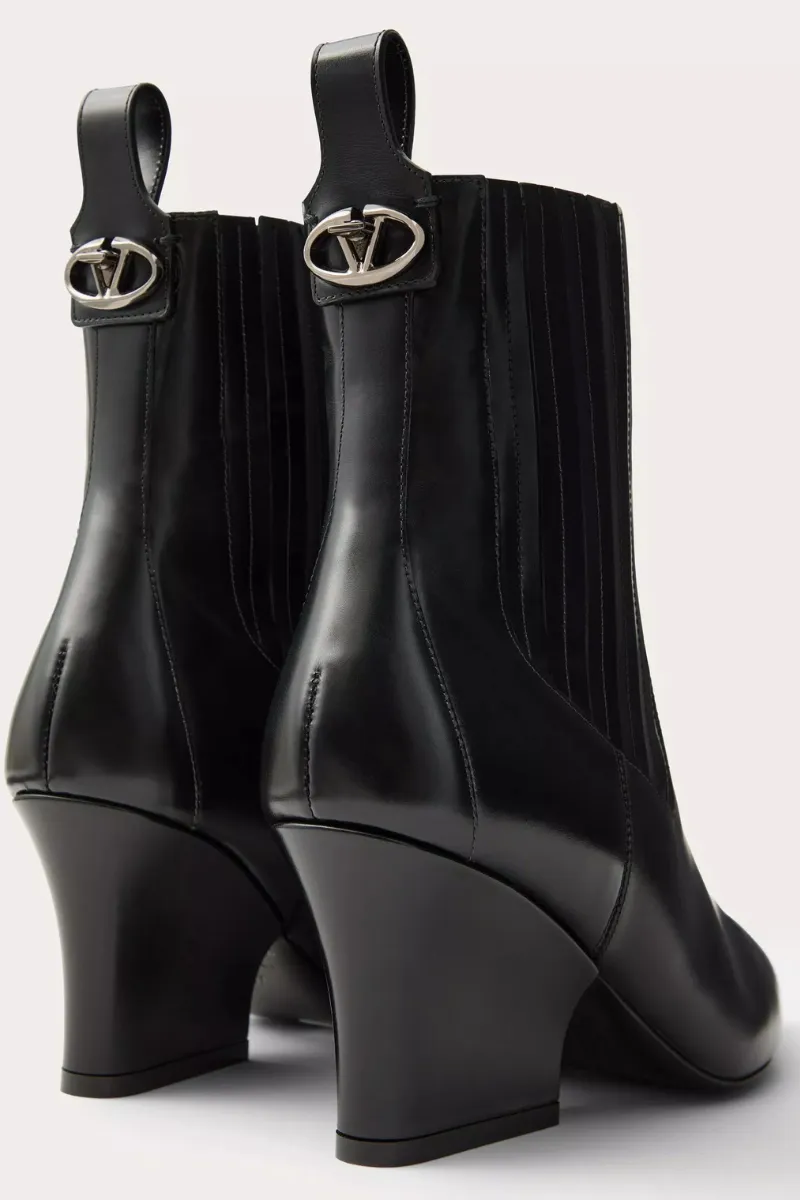 VLogo Lockette Beatle Boot Light cushion