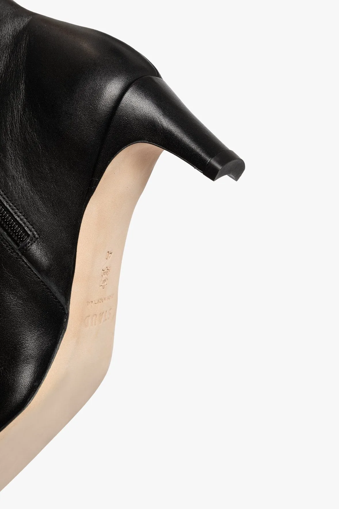 WALLY ANKLE BOOT | BLACK Puncture proof