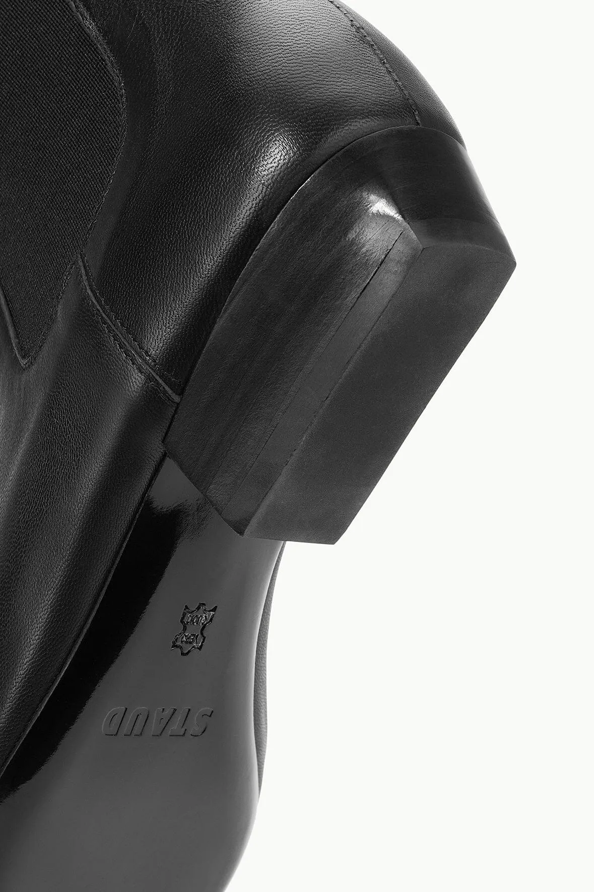 WALLY CHELSEA BOOT | BLACK Foot comfort