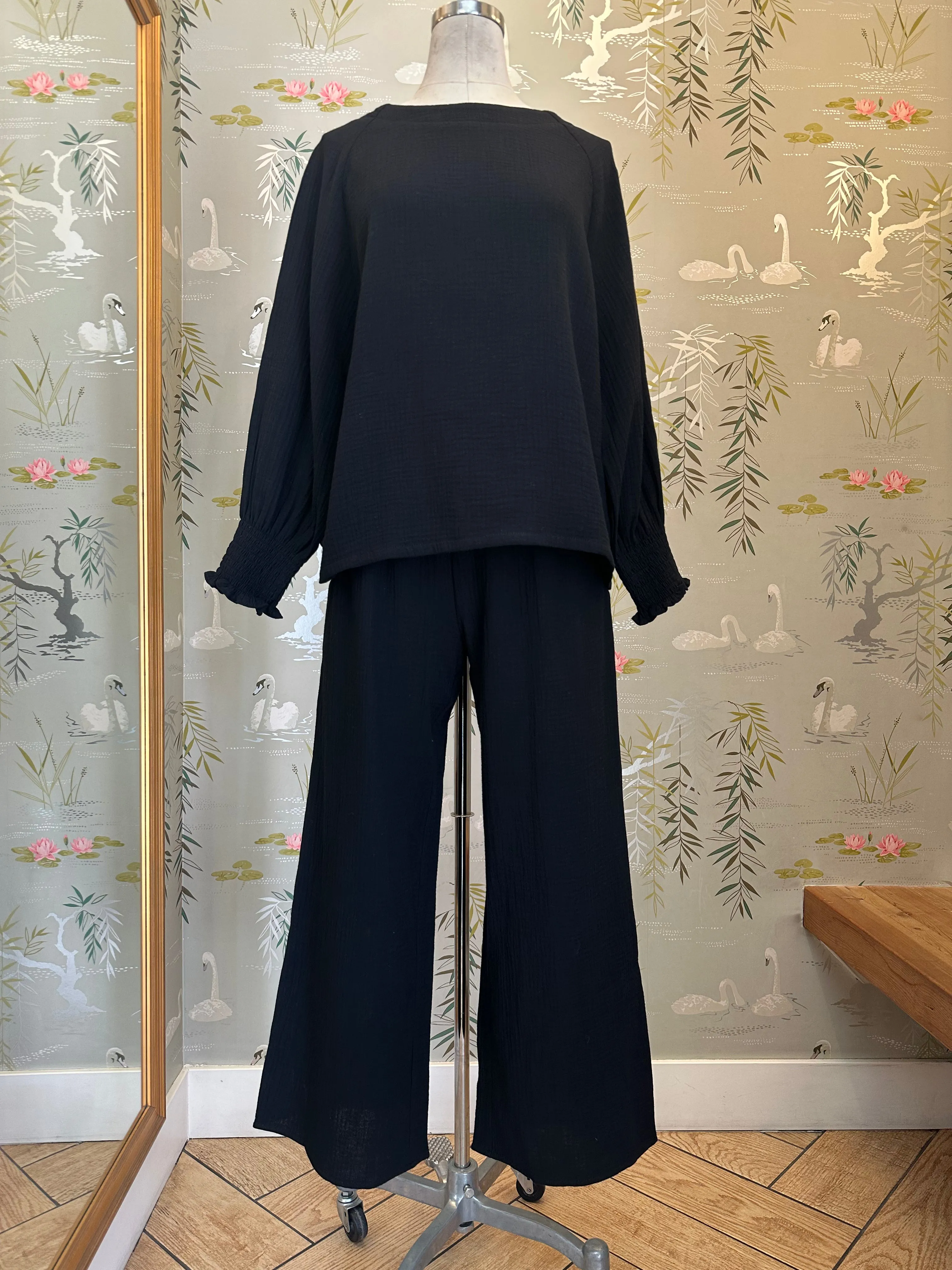 Zoe Smocked Pant- Black light elastic